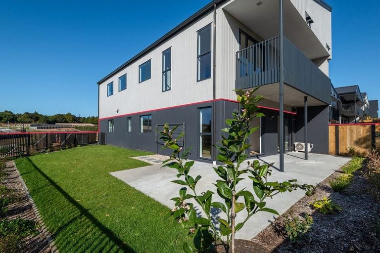 Photo of property in 3/7 Parapara Place, Albany, Auckland, 0632