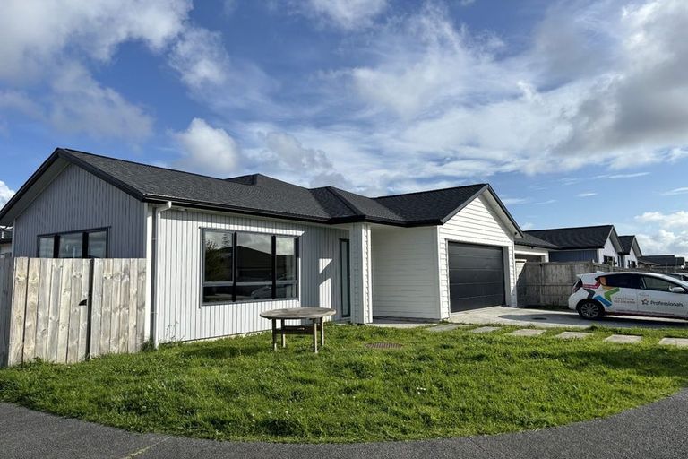 Photo of property in 38 Koroheke Road, Takanini, 2110