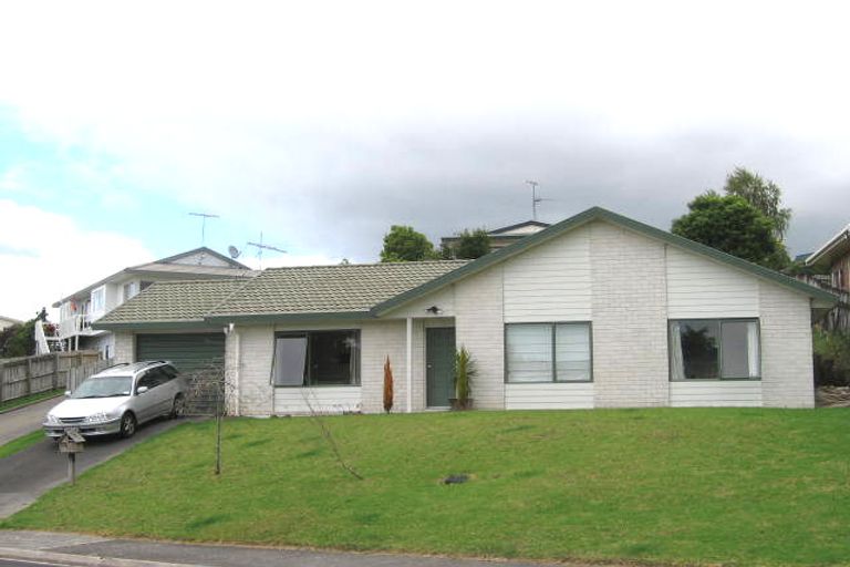 Photo of property in 43 Patts Avenue, Glendene, Auckland, 0602