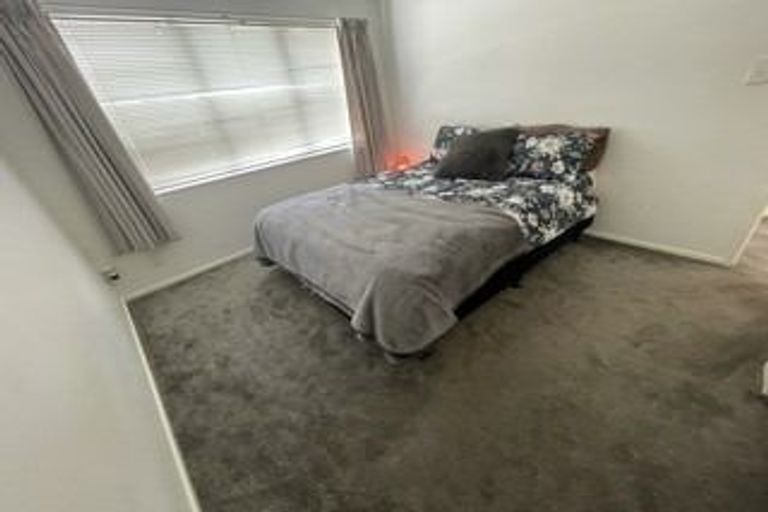 Photo of property in The Haven, 15/120 Beach Haven Road, Beach Haven, Auckland, 0626