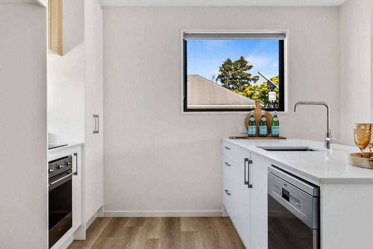 Photo of property in 2/32 Hammersley Avenue, Shirley, Christchurch, 8013