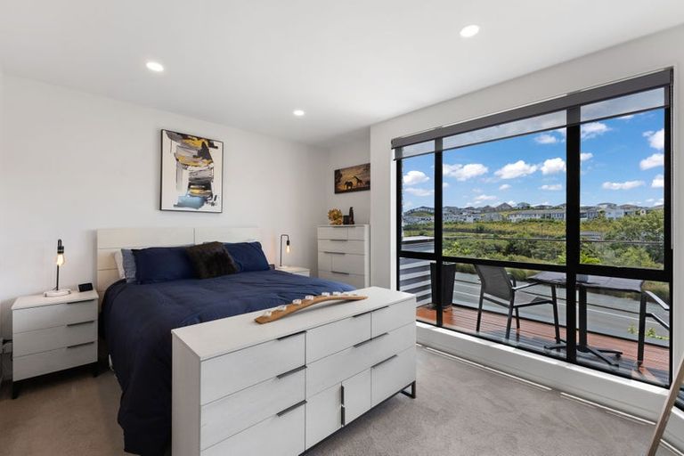 Photo of property in 22 Arran Point Parade, Orewa, 0931