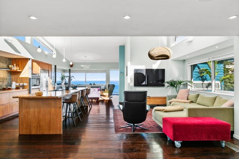 Photo of property in 10 Cave Road, Houghton Bay, Wellington, 6023