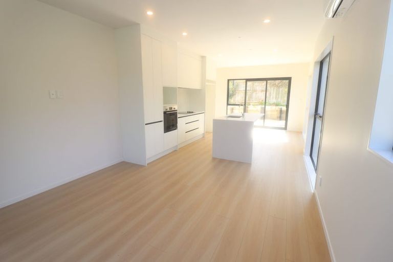 Photo of property in 1 Ngatoa Place, Glenfield, Auckland, 0629