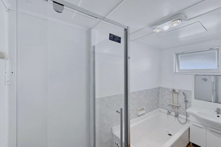 Photo of property in 21 Edgeware Road, Palmerston North, 4410