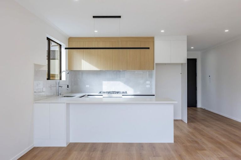 Photo of property in 17 Cara Avenue, Kumeu, 0810