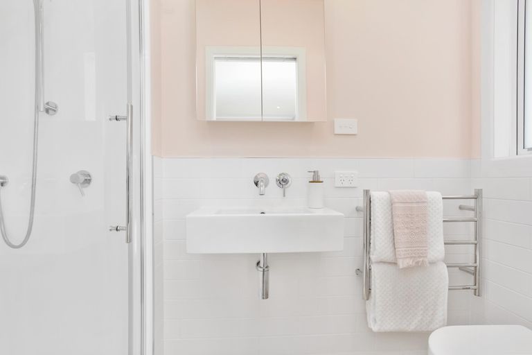 Photo of property in 5 Roby Street, Te Atatu Peninsula, Auckland, 0610