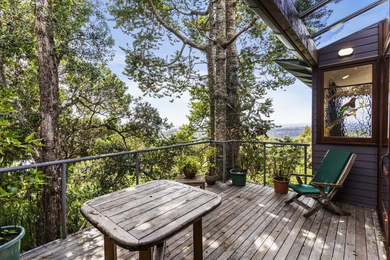 Photo of property in 318 Forest Road, Waiatarua, Auckland, 0612