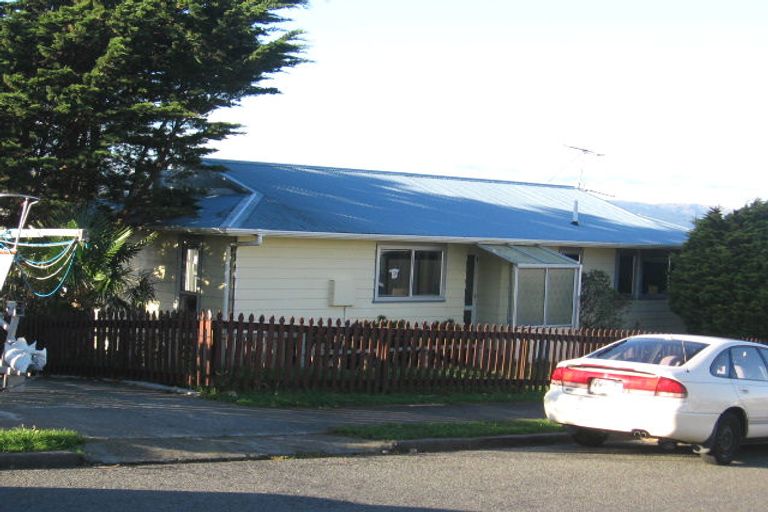 Photo of property in 4 Tuna Terrace, Titahi Bay, Porirua, 5022