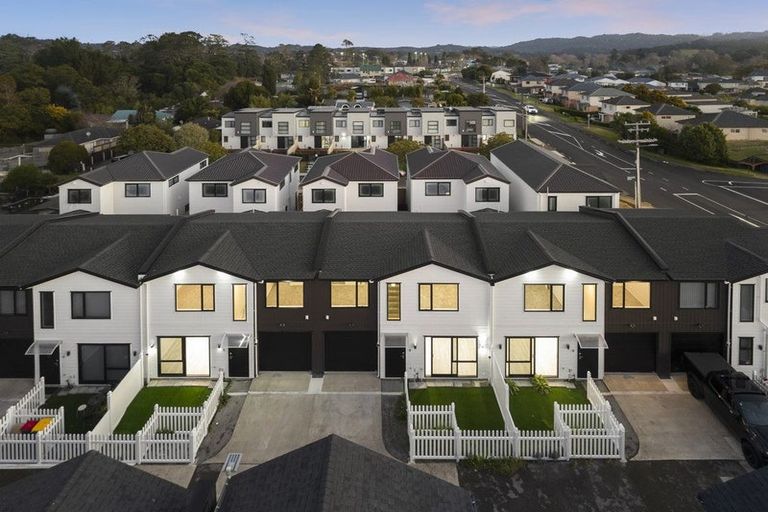 Photo of property in 38c Seymour Road, Sunnyvale, Auckland, 0612