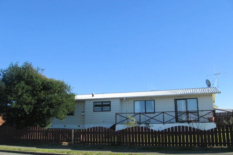 Photo of property in 5 Simcox Street, Otaki Beach, Otaki, 5512
