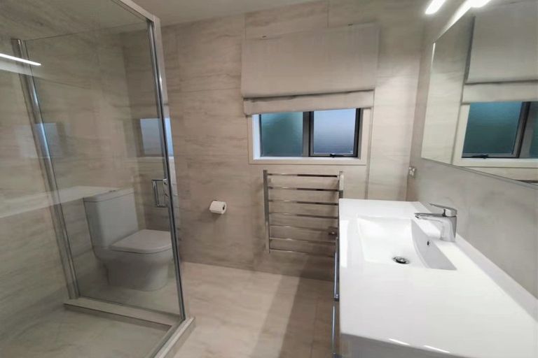 Photo of property in 38 Moyrus Crescent, East Tamaki Heights, Auckland, 2016