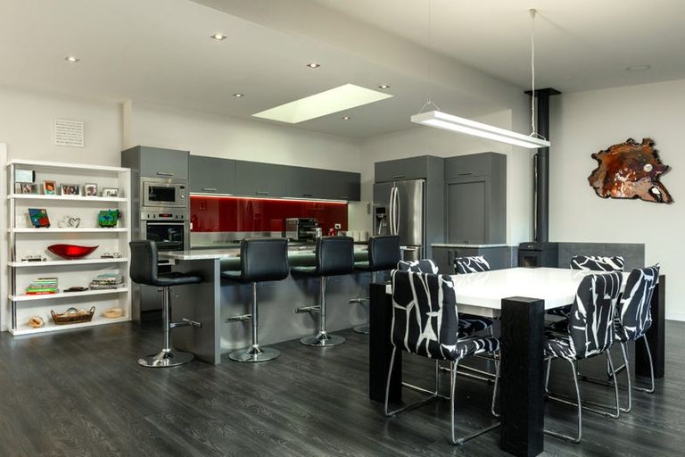 Photo of property in 21 Glentui Place, Waikawa, Picton, 7220