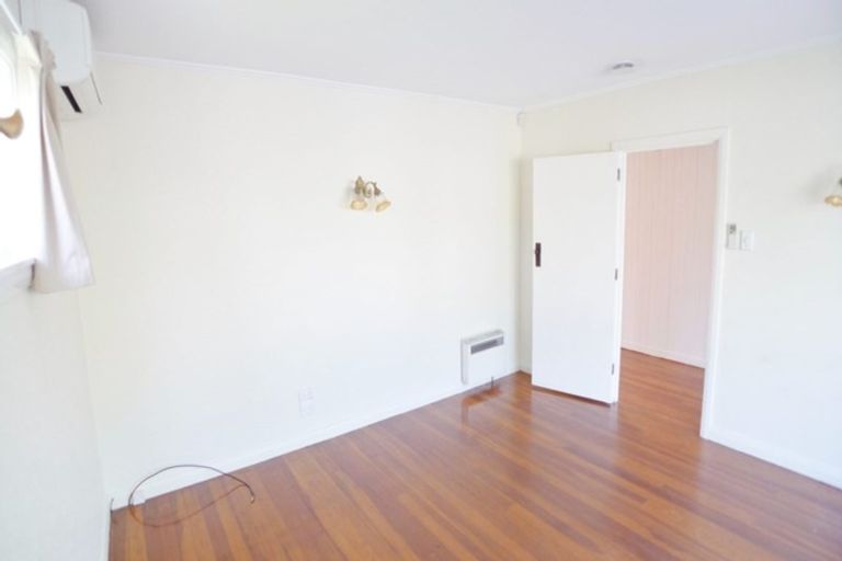 Photo of property in 103 Bolton Street, Blockhouse Bay, Auckland, 0600