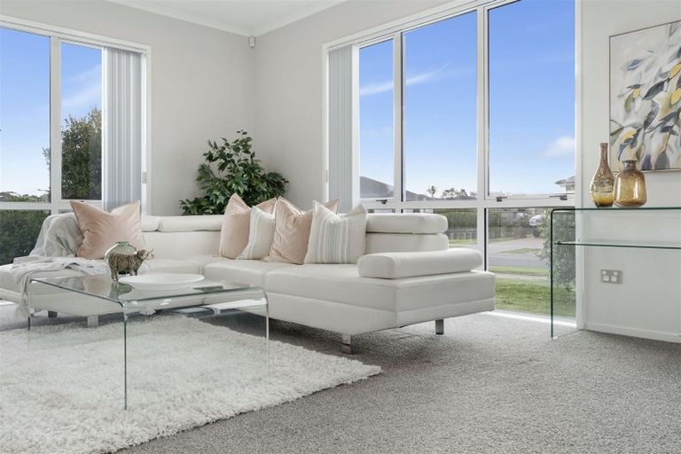 Photo of property in 24 Malbec Place, Huapai, Kumeu, 0810