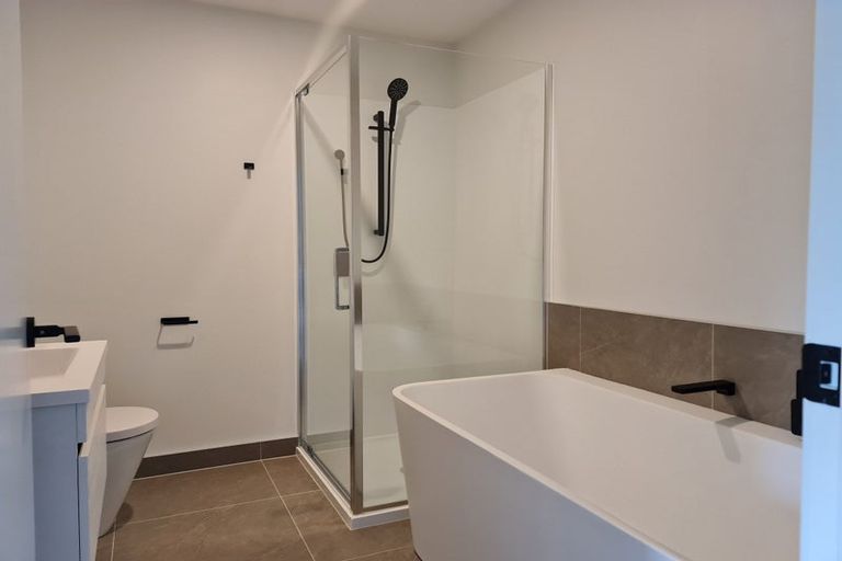 Photo of property in 6 Whakahui Lane, Mangere Bridge, Auckland, 2022