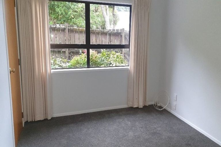 Photo of property in 2/30 Manly Esplanade, Browns Bay, Auckland, 0630