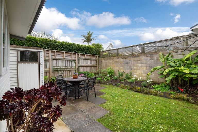 Photo of property in 5/6 North Avenue, Narrow Neck, Auckland, 0624