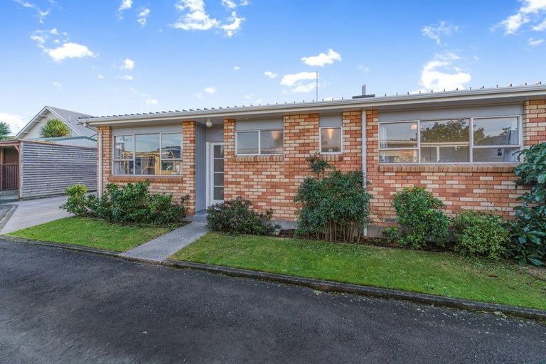 Photo of property in 30c Paynters Avenue, Strandon, New Plymouth, 4312