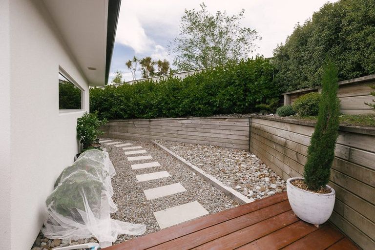 Photo of property in 1 Waimarama Court, Roslyn, Palmerston North, 4414
