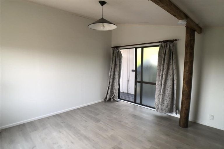 Photo of property in 7 Portsea Place, Chatswood, Auckland, 0626