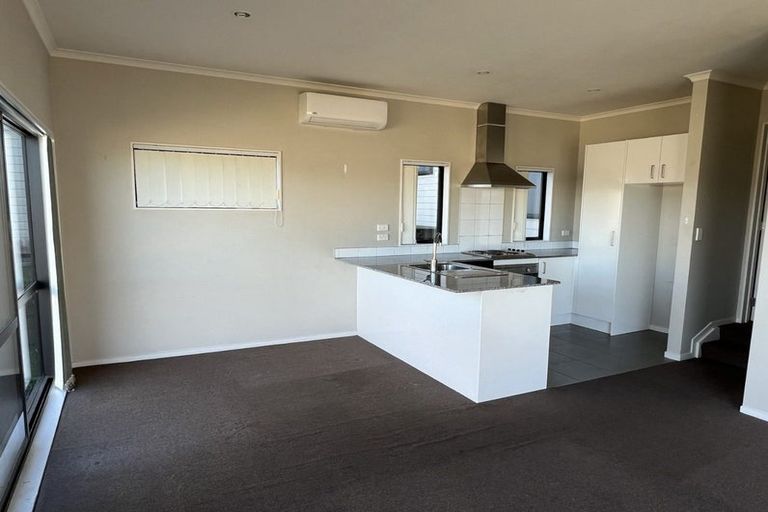 Photo of property in 36 Tiriwa Drive, Massey, Auckland, 0614