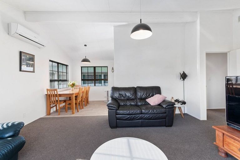 Photo of property in 8 Taurus Place, Kawaha Point, Rotorua, 3010