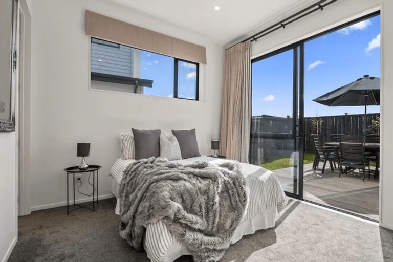 Photo of property in 11 Koiora Road, Clarks Beach, 2122