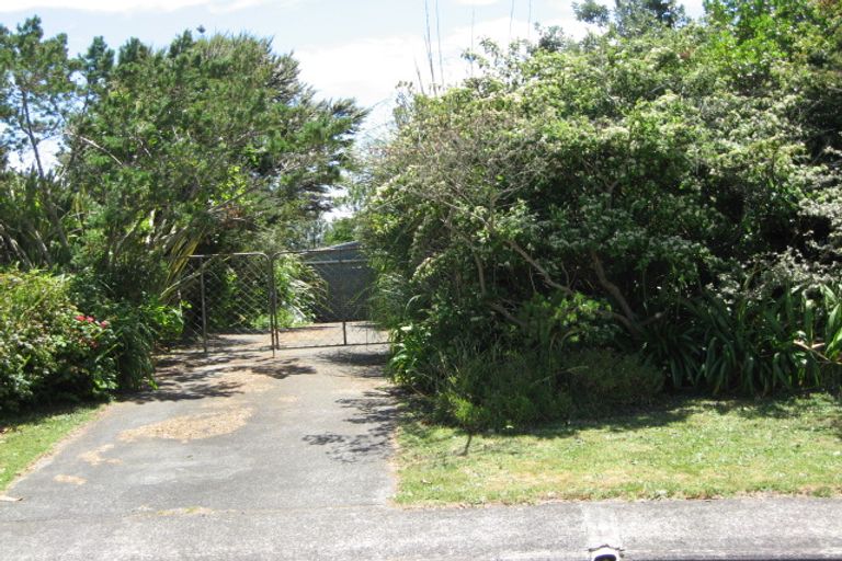 Photo of property in 10 Litchfield Place, Clarks Beach, 2122