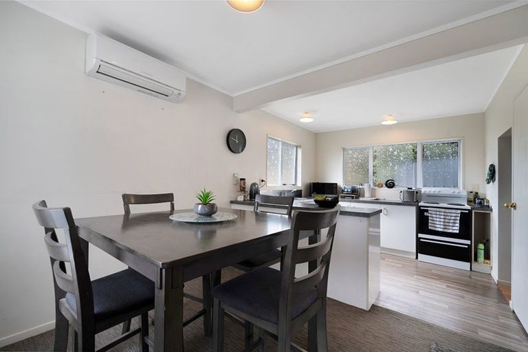 Photo of property in 19 Lilburn Crescent, Massey, Auckland, 0614