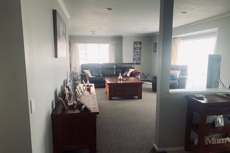 Photo of property in 39 Palmcrest Grove, Highland Park, Auckland, 2010