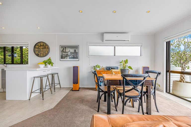 Photo of property in 36 Whangaparaoa Road, Red Beach, 0932