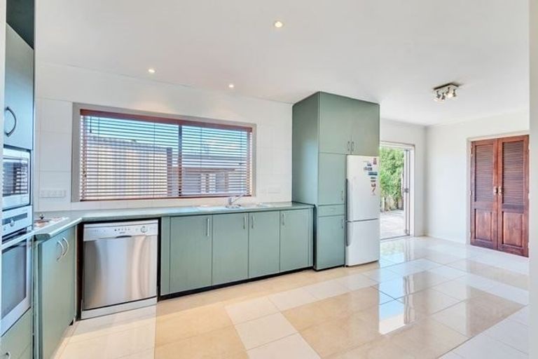 Photo of property in 30 Sutton Crescent, Papakura, 2110