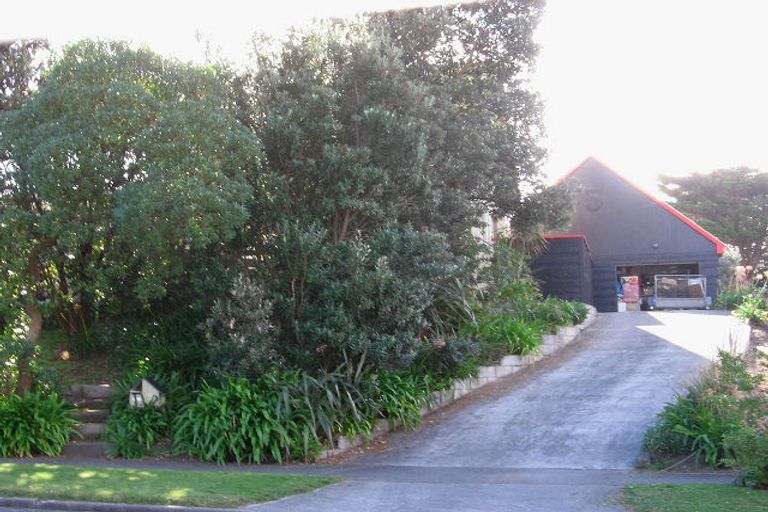 Photo of property in 5 Oratia Street, Waikanae Beach, Waikanae, 5036
