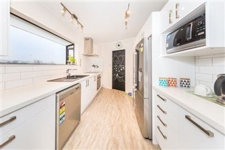 Photo of property in 8 Lorelei Place, Opaheke, Papakura, 2113