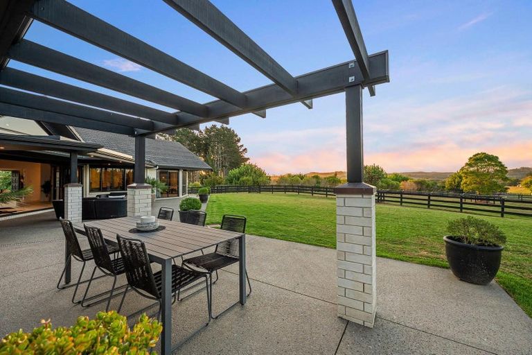 Photo of property in 903 Old North Road, Waimauku, 0882