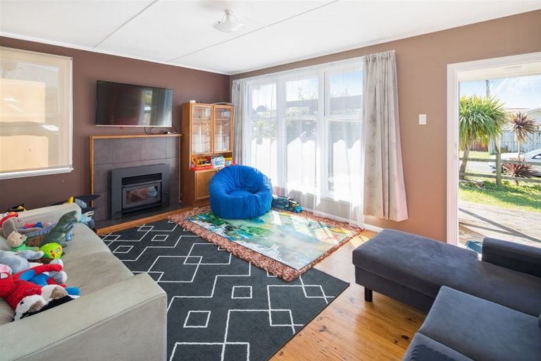 Photo of property in 59 Whanga Crescent, Titahi Bay, Porirua, 5022