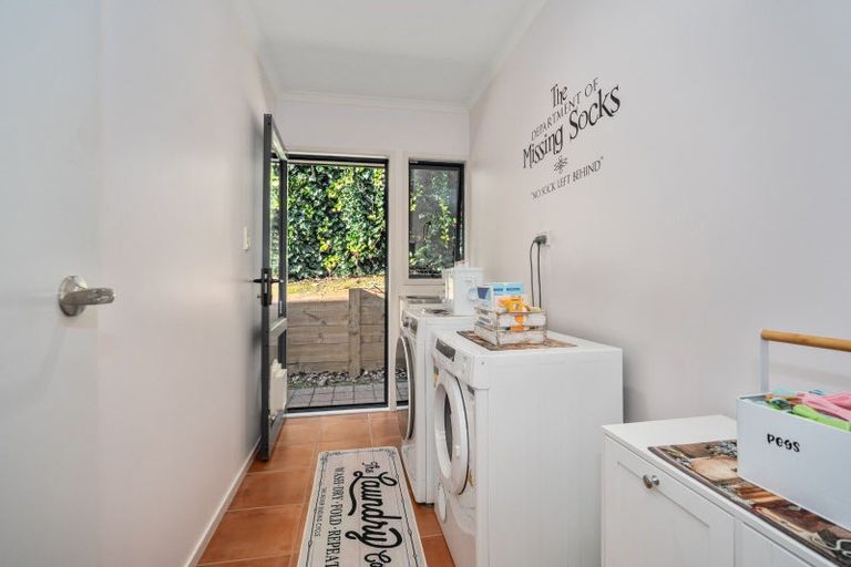 Photo of property in 2 Holcombrooke Lane, Welcome Bay, Tauranga, 3175