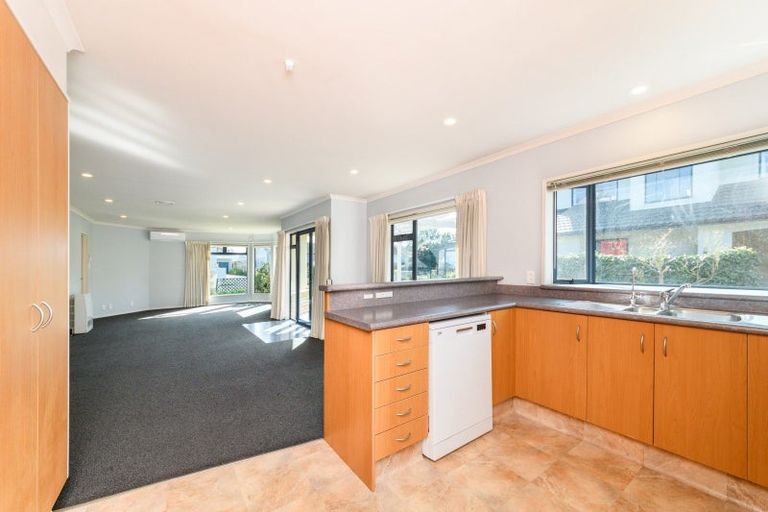 Photo of property in 14 Winston Avenue, Hokowhitu, Palmerston North, 4410