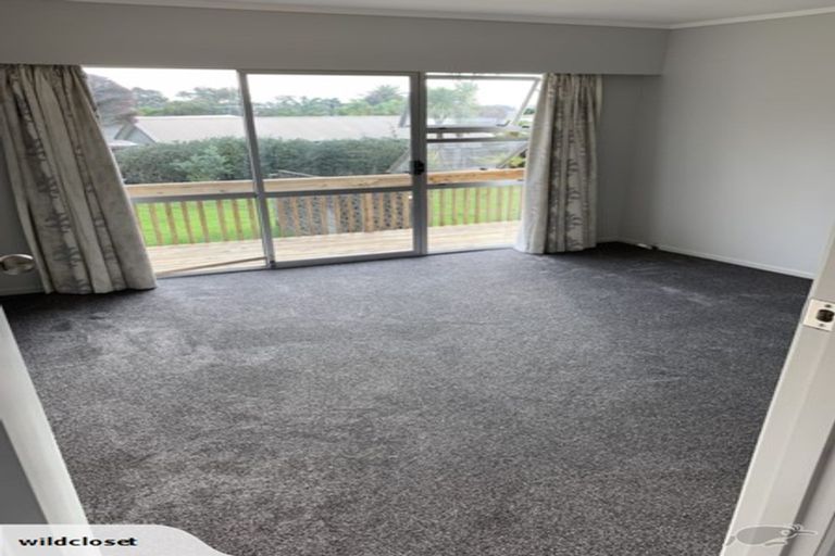 Photo of property in 92 Te Atatu Road, Te Atatu South, Auckland, 0610