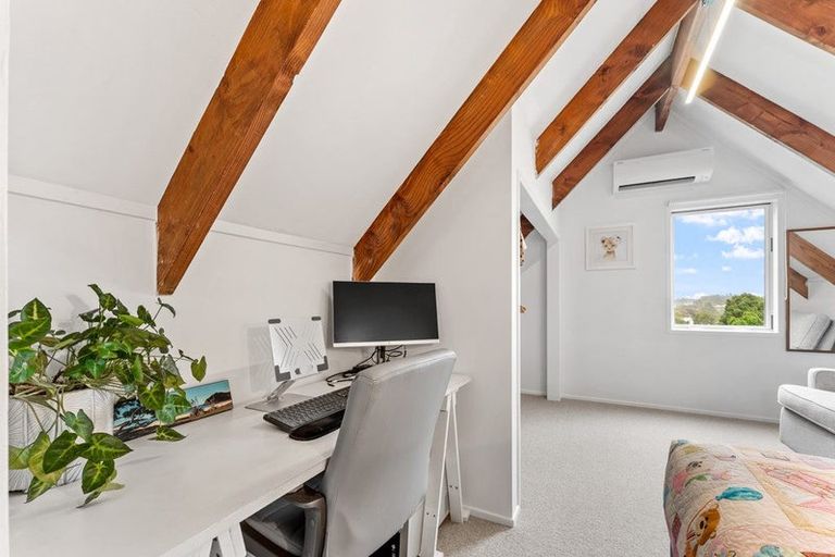 Photo of property in 6a D'oyly Drive, Stanmore Bay, Whangaparaoa, 0932