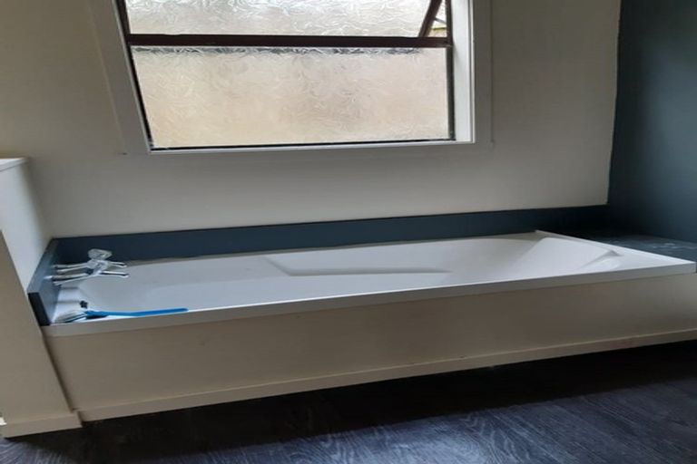 Photo of property in 142 Mark Avenue, Grenada Village, Wellington, 6037