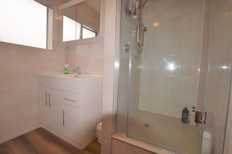 Photo of property in 1/33 Blacklock Avenue, Henderson, Auckland, 0612