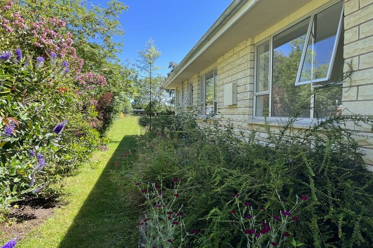 Photo of property in 60 Timaru Road, Waimate, 7924