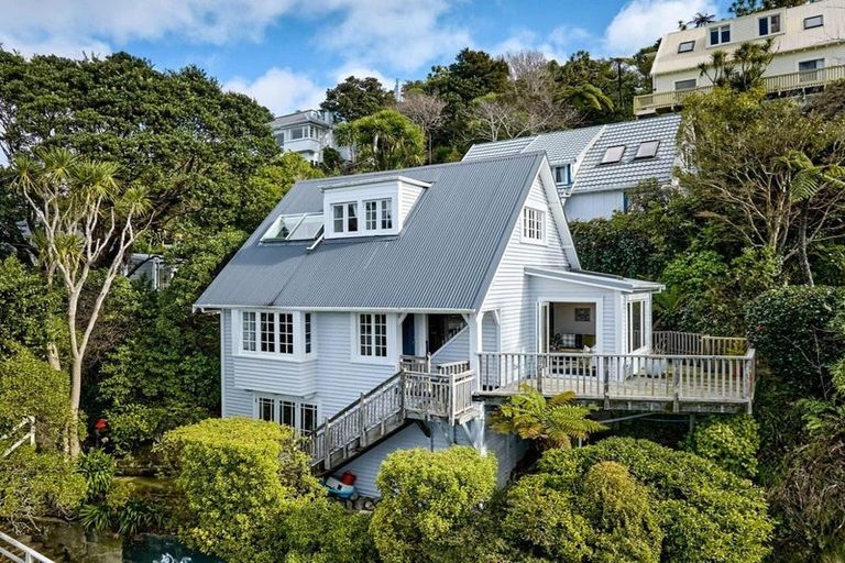 Photo of property in 9 Northland Road, Northland, Wellington, 6012