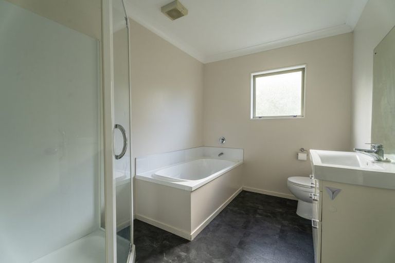 Photo of property in 14 Gifford Grove, Churton Park, Wellington, 6037