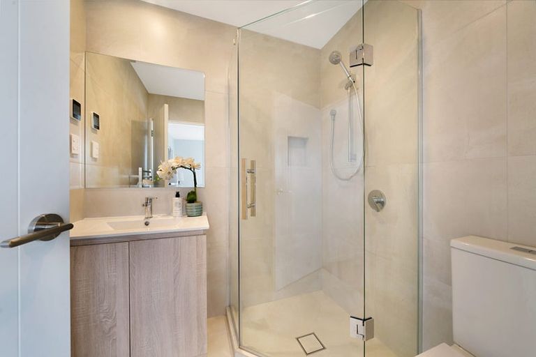 Photo of property in 8/105 Hobsonville Road, West Harbour, Auckland, 0618