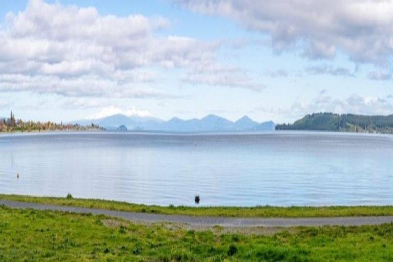 Photo of property in 175b Lake Terrace, Hilltop, Taupo, 3330