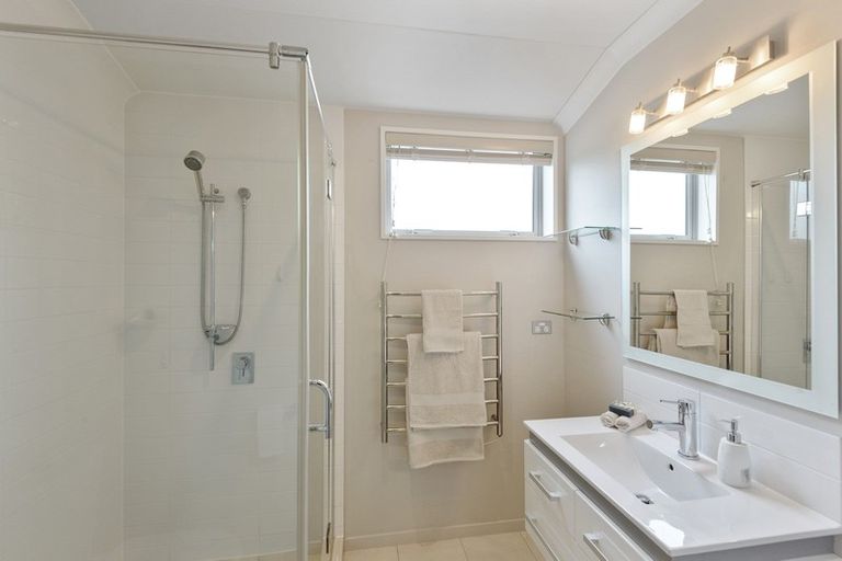 Photo of property in 6a Gleneagles Terrace, Ilam, Christchurch, 8053