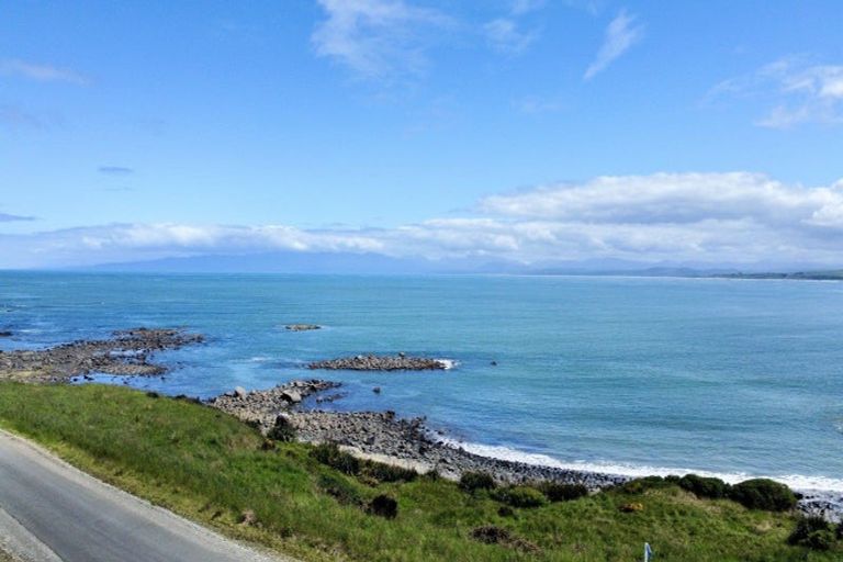 Photo of property in 27 Tamatea Street, Pahia, Riverton, 9881